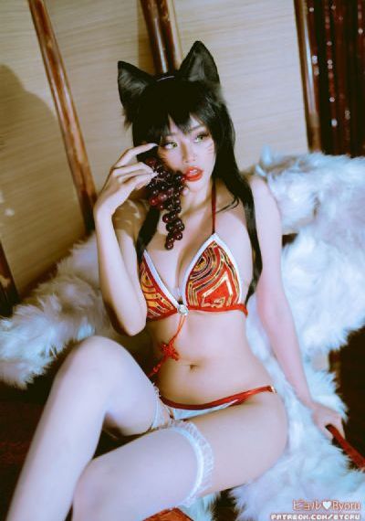 一女被两男吃奶玩乳尖动态图_4K免费观看最新
