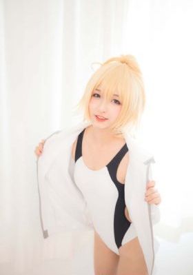 一边亲一边摸进内裤里面是真的_超清高清在线观看